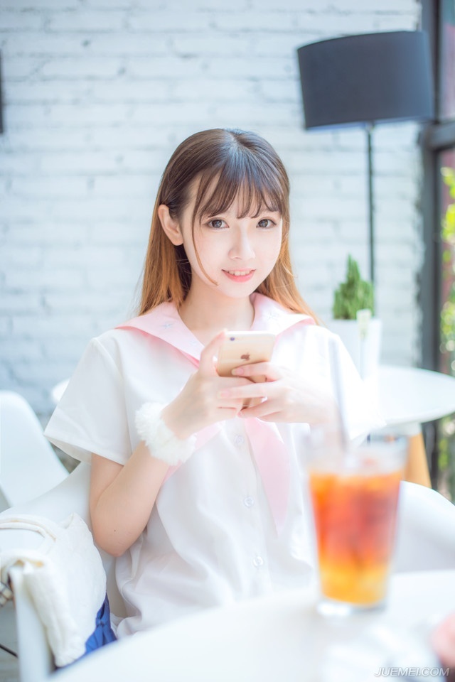 云淡风轻，细水长流，何止君子之交。爱情不也是如此，才叫落花流水，天上人间?——三毛《亲爱的三毛》